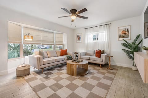 Heated Pool & Game Room Pet Friendly Near Stadium & Airport House in Egypt Lake-Leto