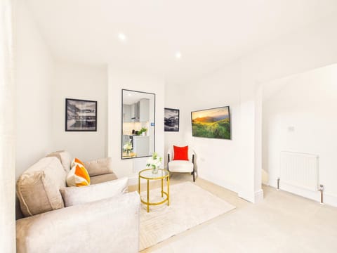 Communal lounge/ TV room, TV and multimedia, Living room, Seating area