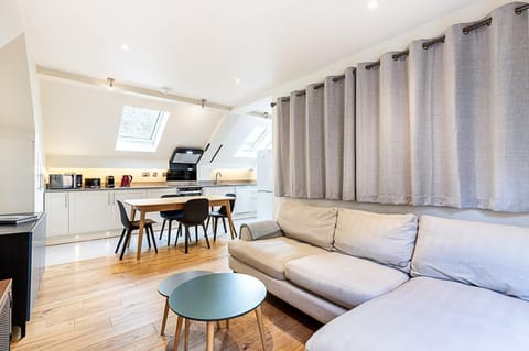 Kitchen or kitchenette, Living room