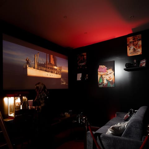 Activities, Living room, Lounge or bar