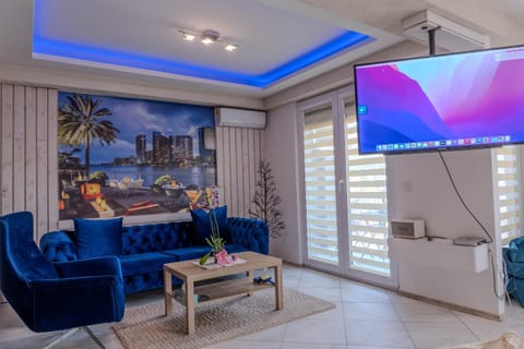Communal lounge/ TV room, TV and multimedia, Living room, Seating area