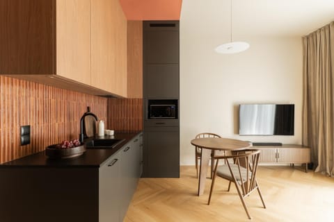 TV and multimedia, Kitchen or kitchenette, dishwasher, microwave, stove