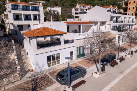 Property building, Neighbourhood, Bird's eye view, Beach, Location