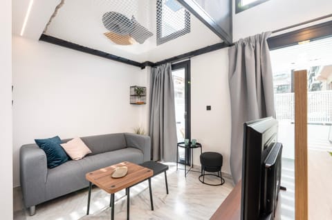 TV and multimedia, Living room, Seating area, internet, air conditioner