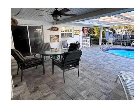 Poolside Paradise, 2 Sunny Miles to the IRB Beach House in Largo
