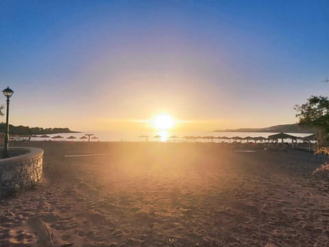 Nearby landmark, Neighbourhood, Natural landscape, Beach, Sunset