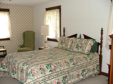 Hollyberry Inn at Heritage Farm House in Huntington