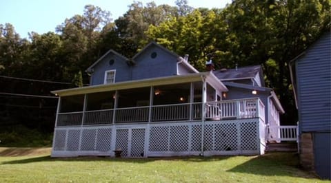 Hollyberry Inn at Heritage Farm House in Huntington