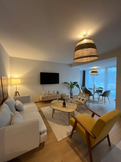 Communal lounge/ TV room, TV and multimedia, Living room, Seating area