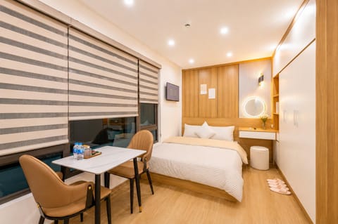 Bed, TV and multimedia, Living room, Photo of the whole room, Seating area, Bedroom, wardrobe