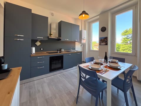 Kitchen or kitchenette, Dining area, stove
