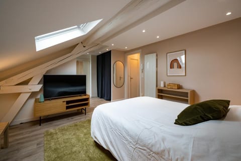 Communal lounge/ TV room, Bed, TV and multimedia, Photo of the whole room, Bedroom