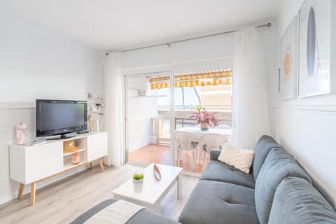 Communal lounge/ TV room, TV and multimedia, Seating area, Dining area