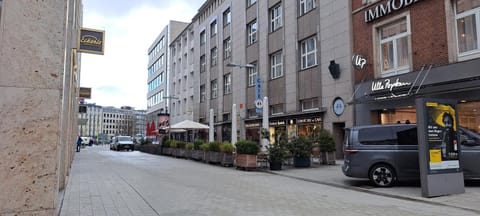 Property building, Day, Neighbourhood, City view, Street view, Location, Parking