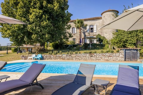 Property building, Garden, Pool view, Swimming pool, sunbed