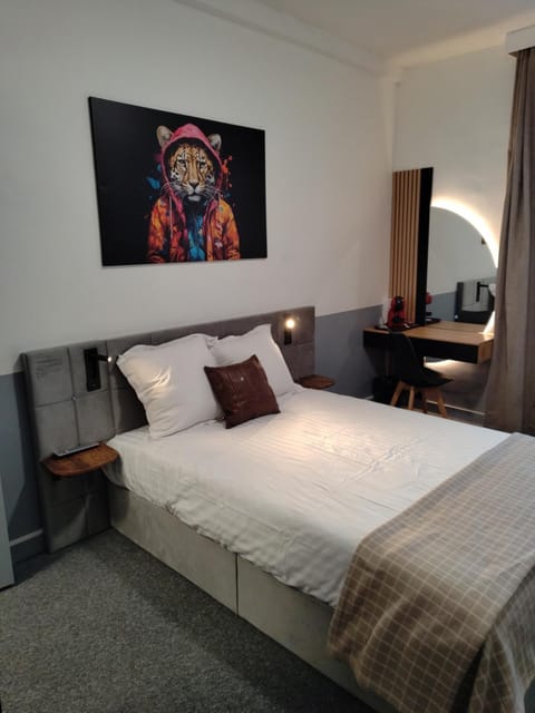 Bed, Photo of the whole room, Bedroom, hair dresser