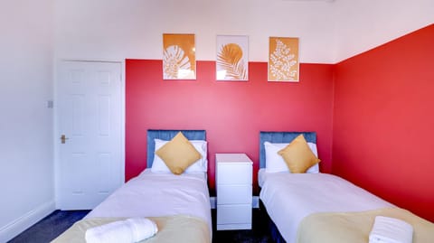 Bed, Bedroom, heating, internet, towels