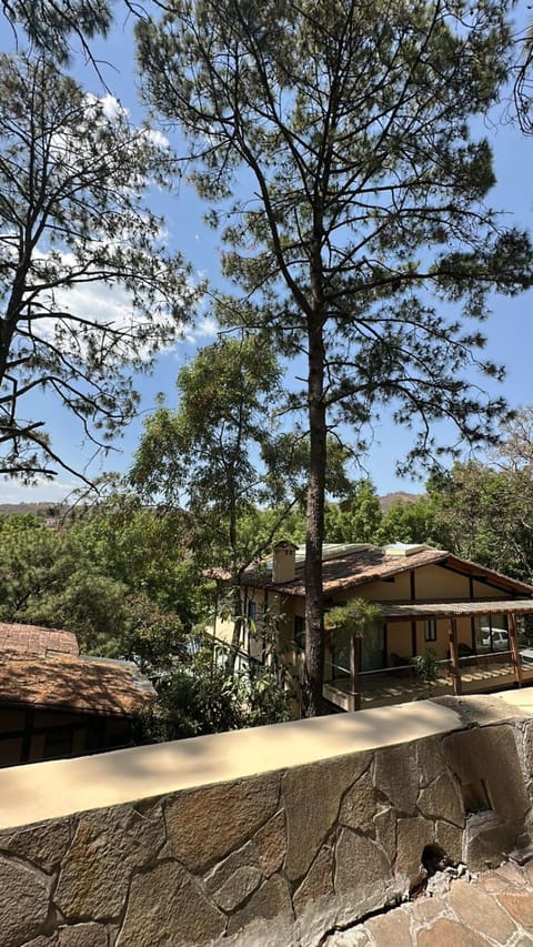 Valle de Bravo Espectacular Chimenea jacuzzi y Terraza rodeada de paisajes hermosos House in Valle de Bravo