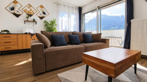 View (from property/room), View (from property/room), Living room, Seating area, Mountain view, Mountain view