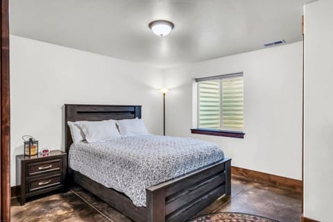 Comfort, Convenience, and Room for the Whole Crew House in Garden City