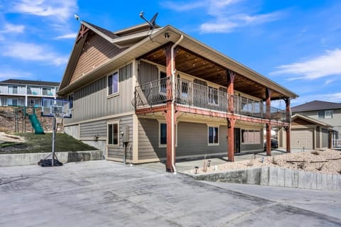 Comfort, Convenience, and Room for the Whole Crew House in Garden City