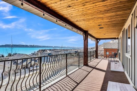 Comfort, Convenience, and Room for the Whole Crew House in Garden City