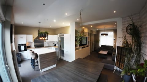 TV and multimedia, Living room, Seating area, Dining area, oven