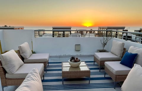 View (from property/room), Balcony/Terrace, Seating area, Sea view, Sunset