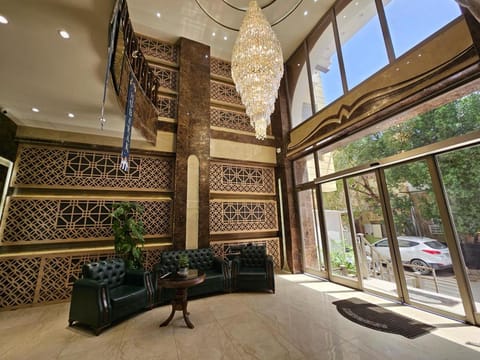 Day, Seating area
