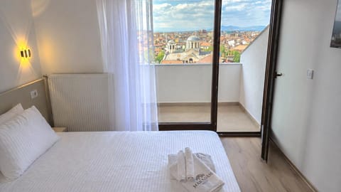 View (from property/room), Balcony/Terrace, City view