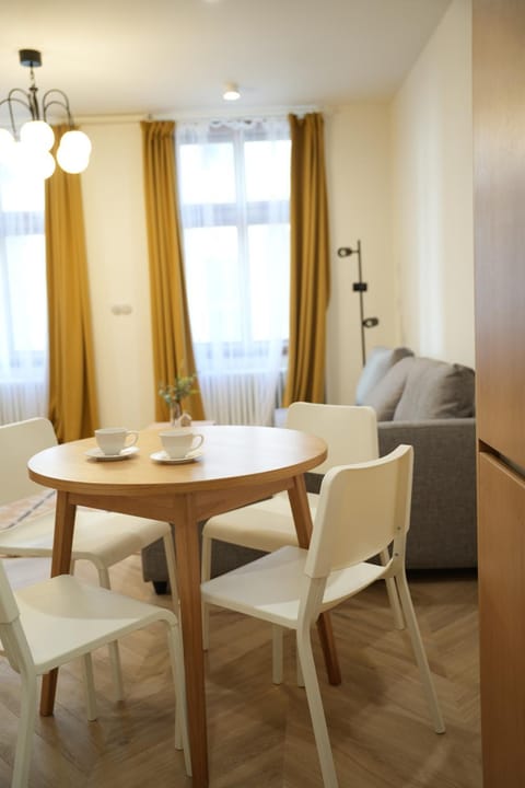 Living room, Seating area, Guests