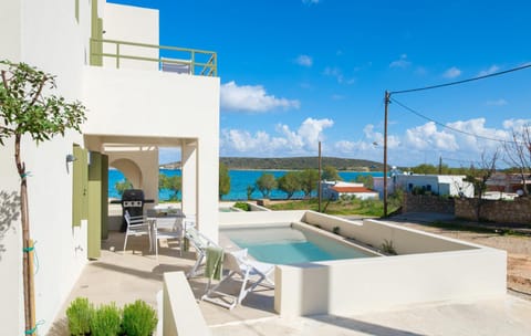 Property building, BBQ facilities, Pool view, Sea view, Swimming pool, sunbed