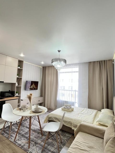 Bed, TV and multimedia, Kitchen or kitchenette, Living room, Photo of the whole room, Seating area, Dining area, Bedroom