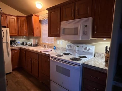 The 303 in the Desert - whole house rental Chalet in Casa Grande