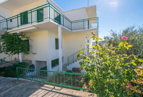Property building, Facade/entrance, Day, View (from property/room), Balcony/Terrace, Garden view