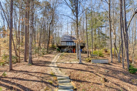 On-Site Lake Keowee Fun! Wooded Basecamp with Dock House in Lake Hartwell