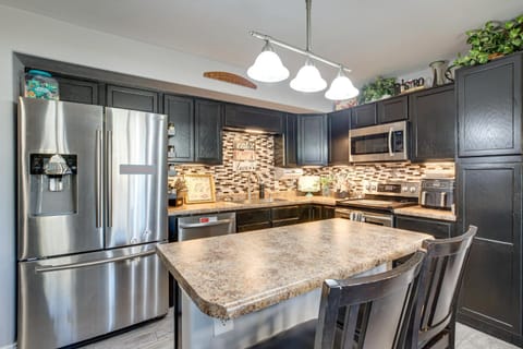 4 Mi to Main St Grand Junction Townhome with Patio! House in Grand Junction