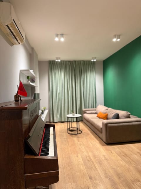 Bed, Living room
