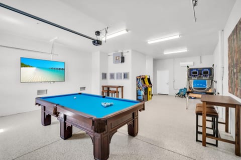 Oceanview Rooftop Hot Tub 1 Block to Beach House in Treasure Island