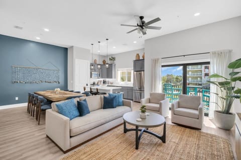 Oceanview Rooftop Hot Tub 1 Block to Beach House in Treasure Island