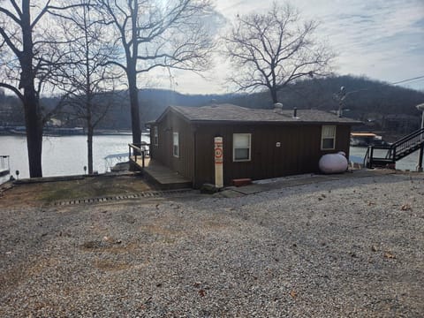 Shady Valley Lakefront Cottage House in Sunrise Beach