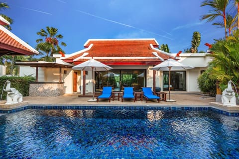 Property building, Balcony/Terrace, Swimming pool, Swimming pool