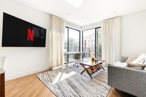 TV and multimedia, Balcony/Terrace, Living room, Seating area, Evening entertainment