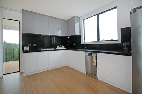 Coffee/tea facilities, Kitchen or kitchenette, minibar, oven, stove