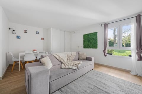 Living room, Dining area, Meals