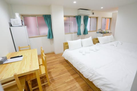 Bed, Kitchen or kitchenette, Bedroom