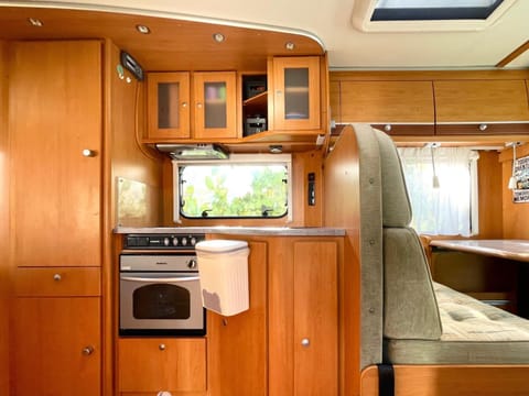 Autocaravana Dethleffs Globetrotter Luxury tent in Viana do Castelo District