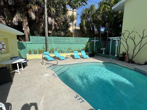 Pool view, Swimming pool, sunbed