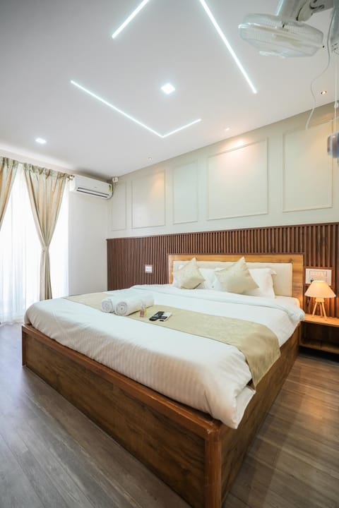 Bed, Bedroom, towels, air conditioner