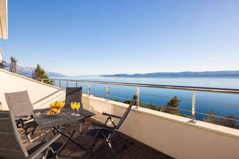 Patio, Day, Natural landscape, View (from property/room), Balcony/Terrace, Seating area, Dining area, Sea view